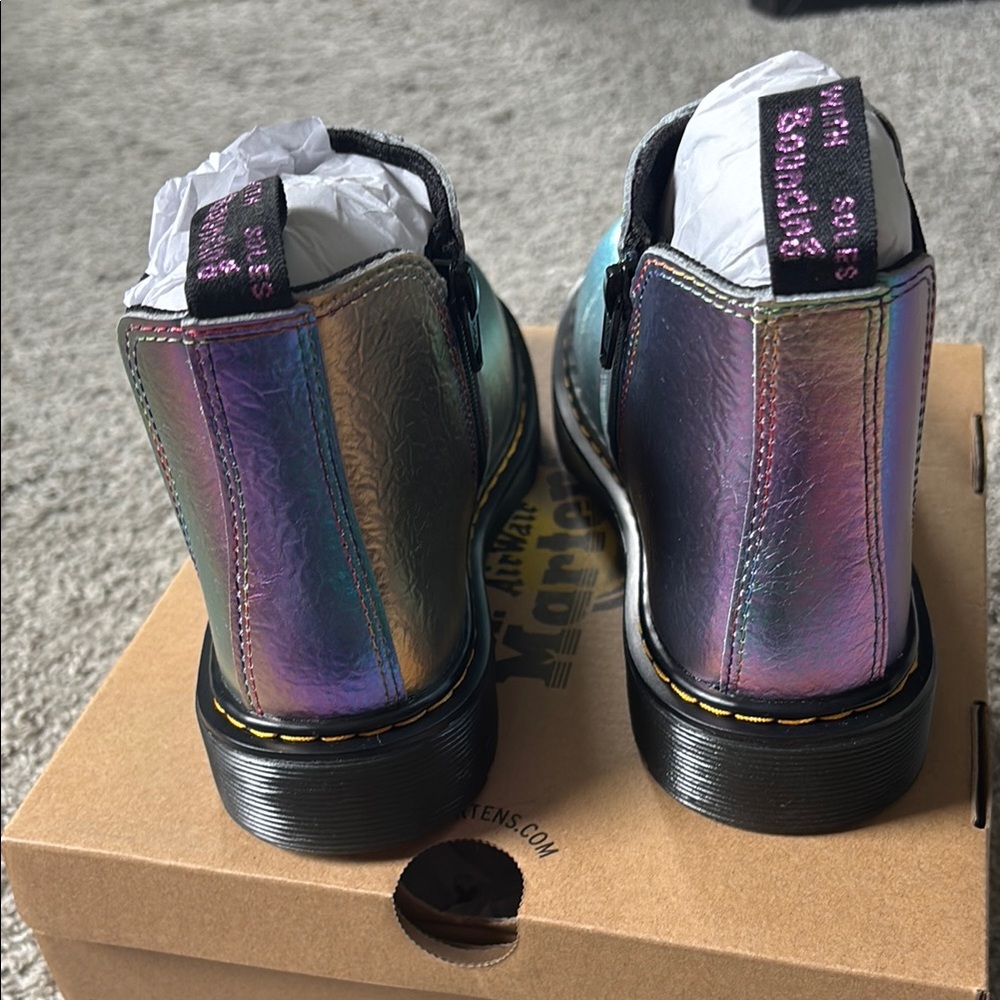 Dr. Martens Iridescent Boots (kids) - Picture 2 of 4